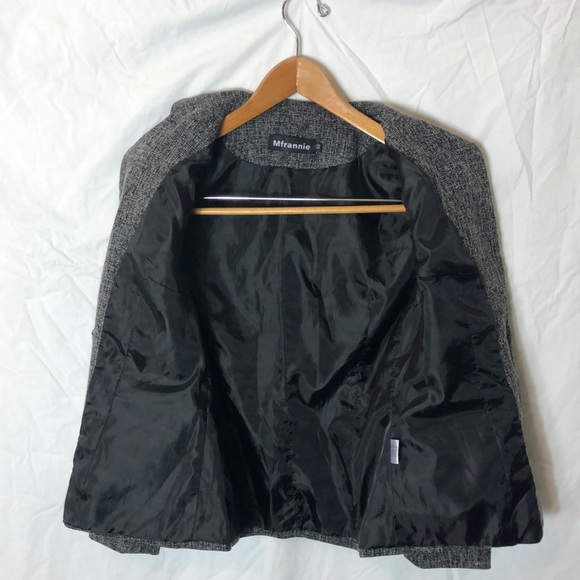 Gray Blazer (C) - Picture 4 of 8